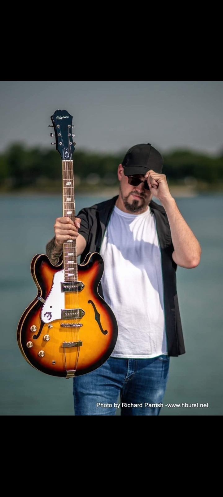 Nick Duane performing